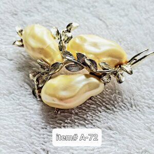 A beautiful Brooch ,  item # A- 72,  wt. 17 grams,
